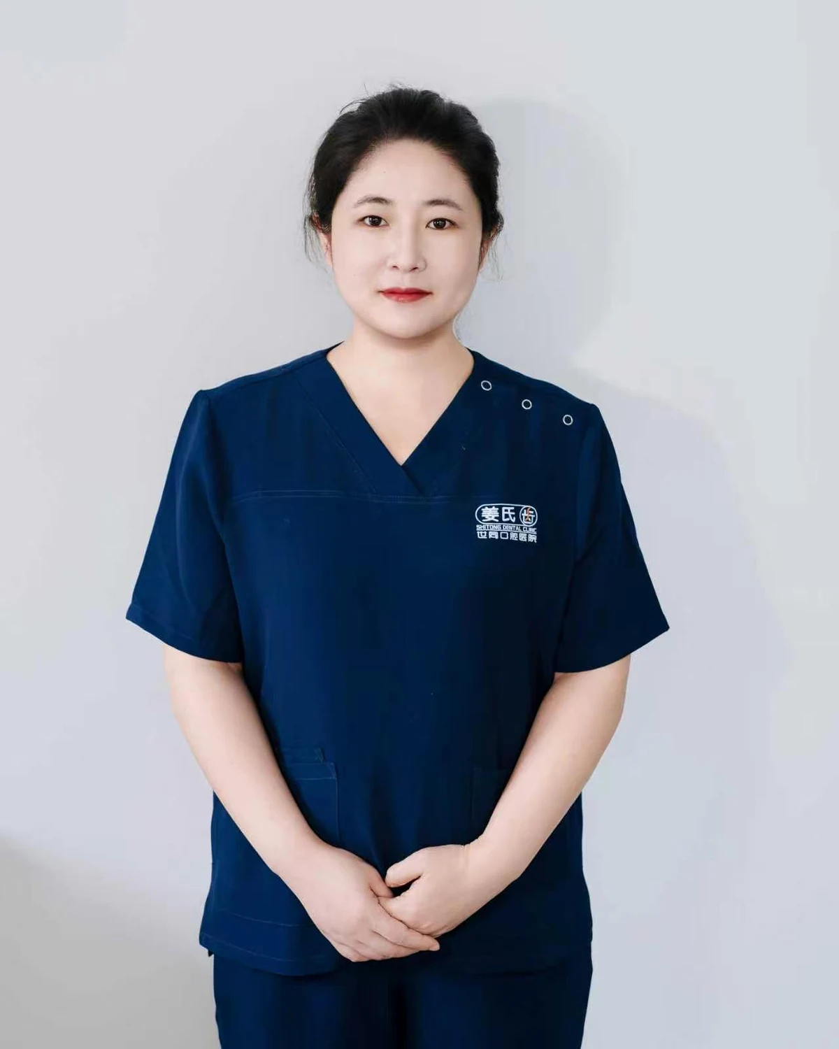 王春微执业医师形象照