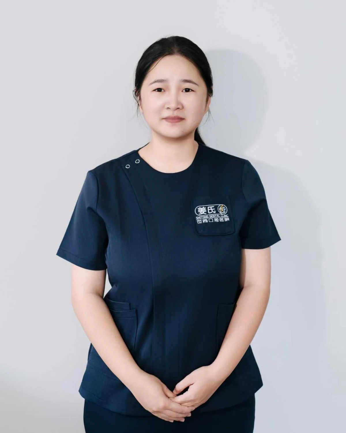 王欣欣口腔医师形象照
